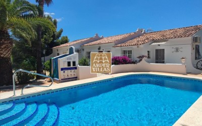 Soleado apartamento en la Sierra de Altea, con bonitas vistas.
